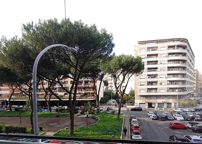 Casa Dei Nonni House Near The Metro C